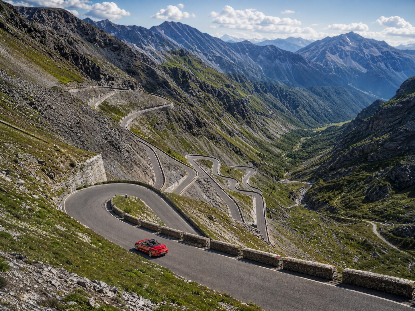 Roter 911 Cabrio in den Serpentinen des Stilfserjochs